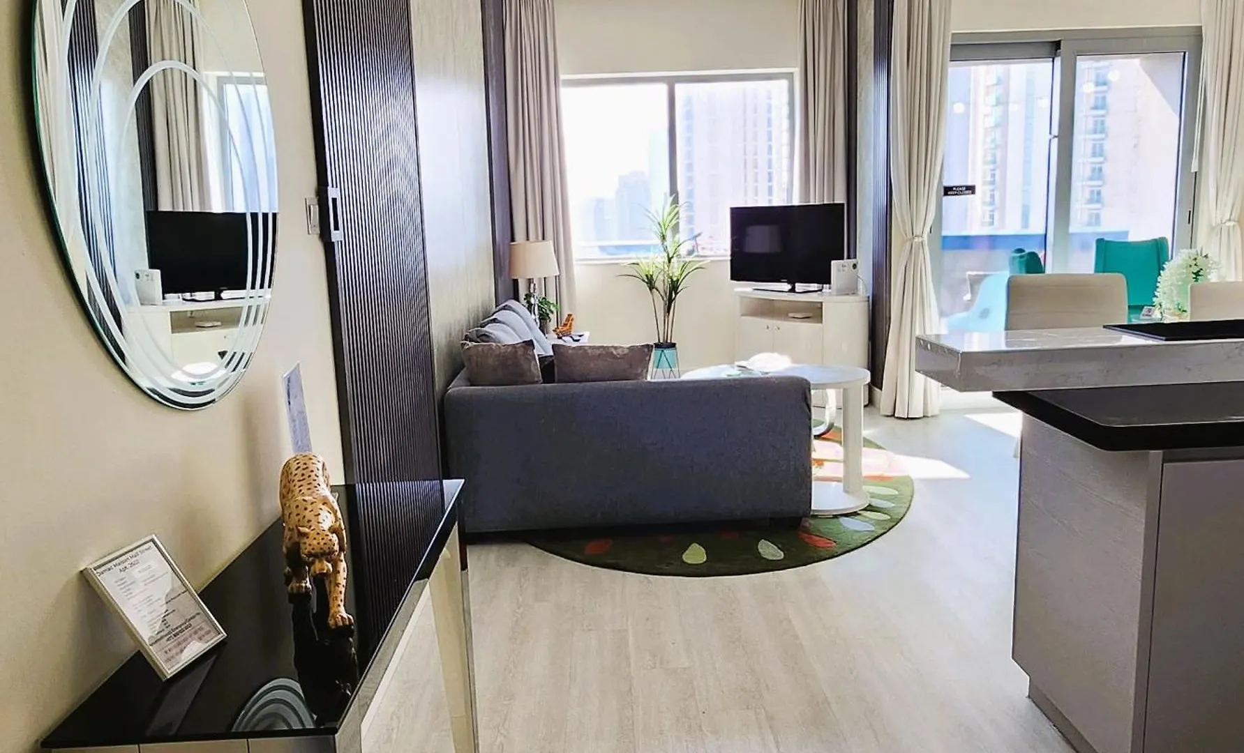 Elegant Apartment With Burj Khalifa View, Downtown دبي