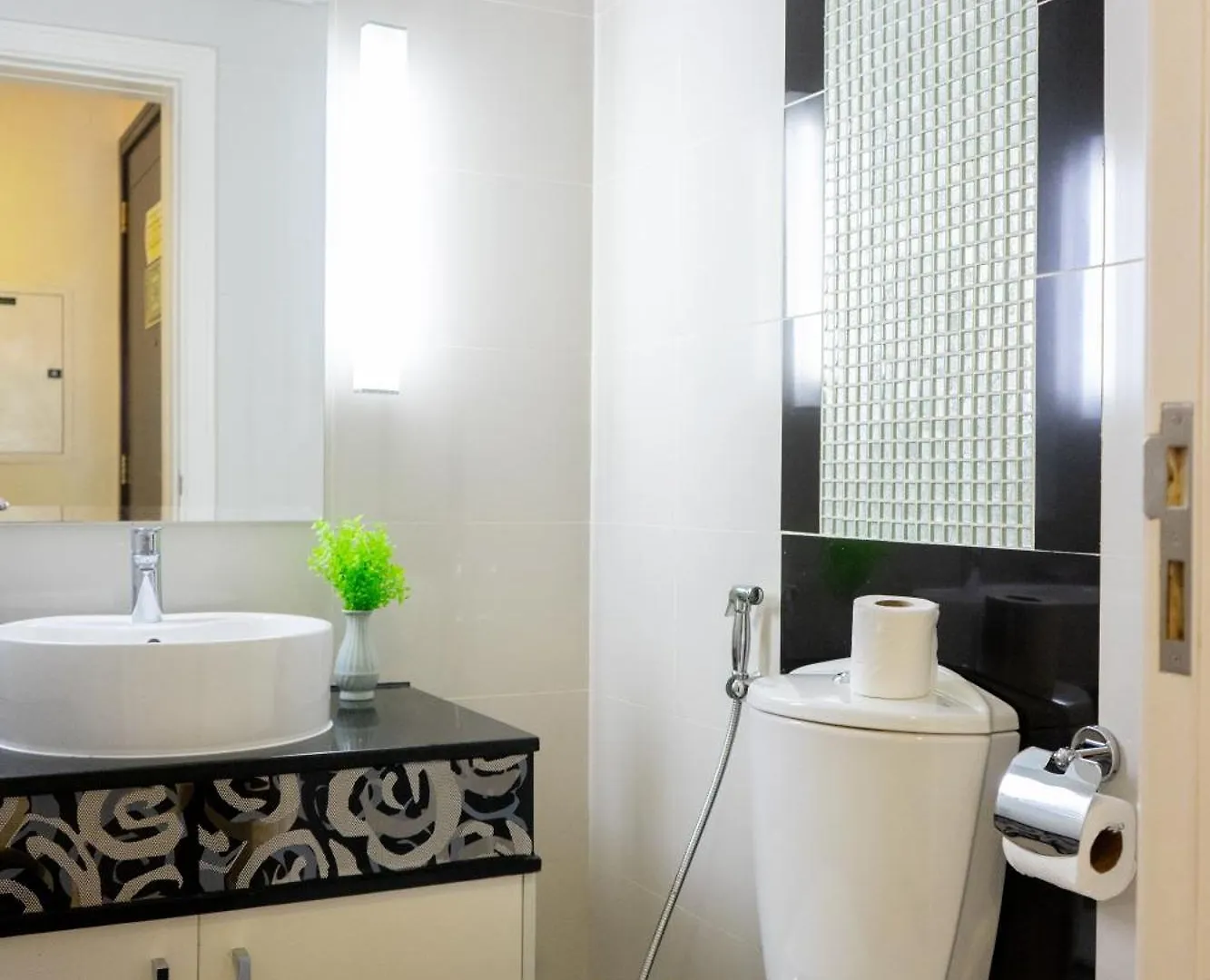 Elegant Apartment With Burj Khalifa View, Downtown دبي