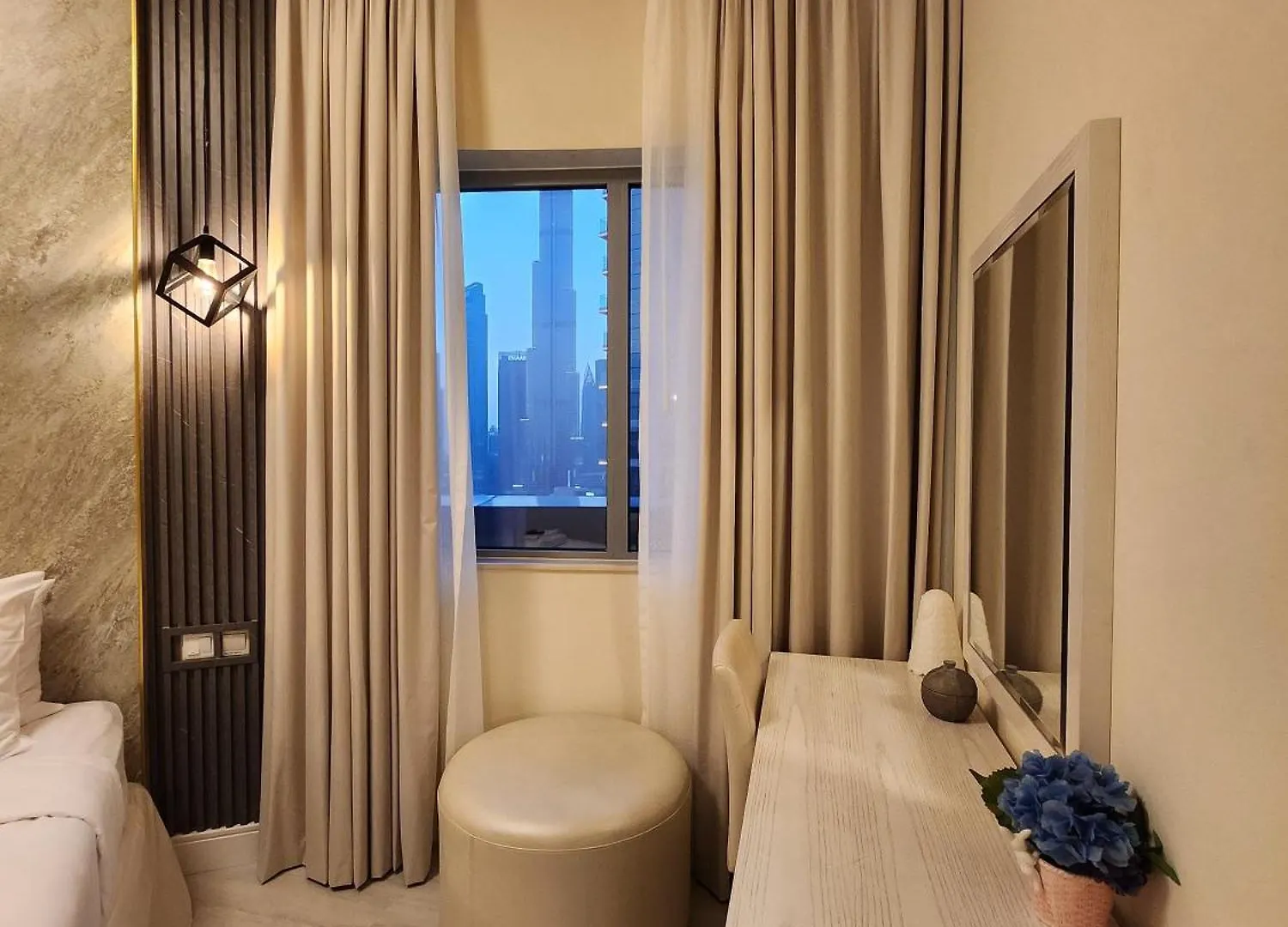 Elegant Apartment With Burj Khalifa View, Downtown Дубай ОАЭ
